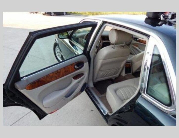 Jaguar XJ8 Sedan 0,0 209 kw