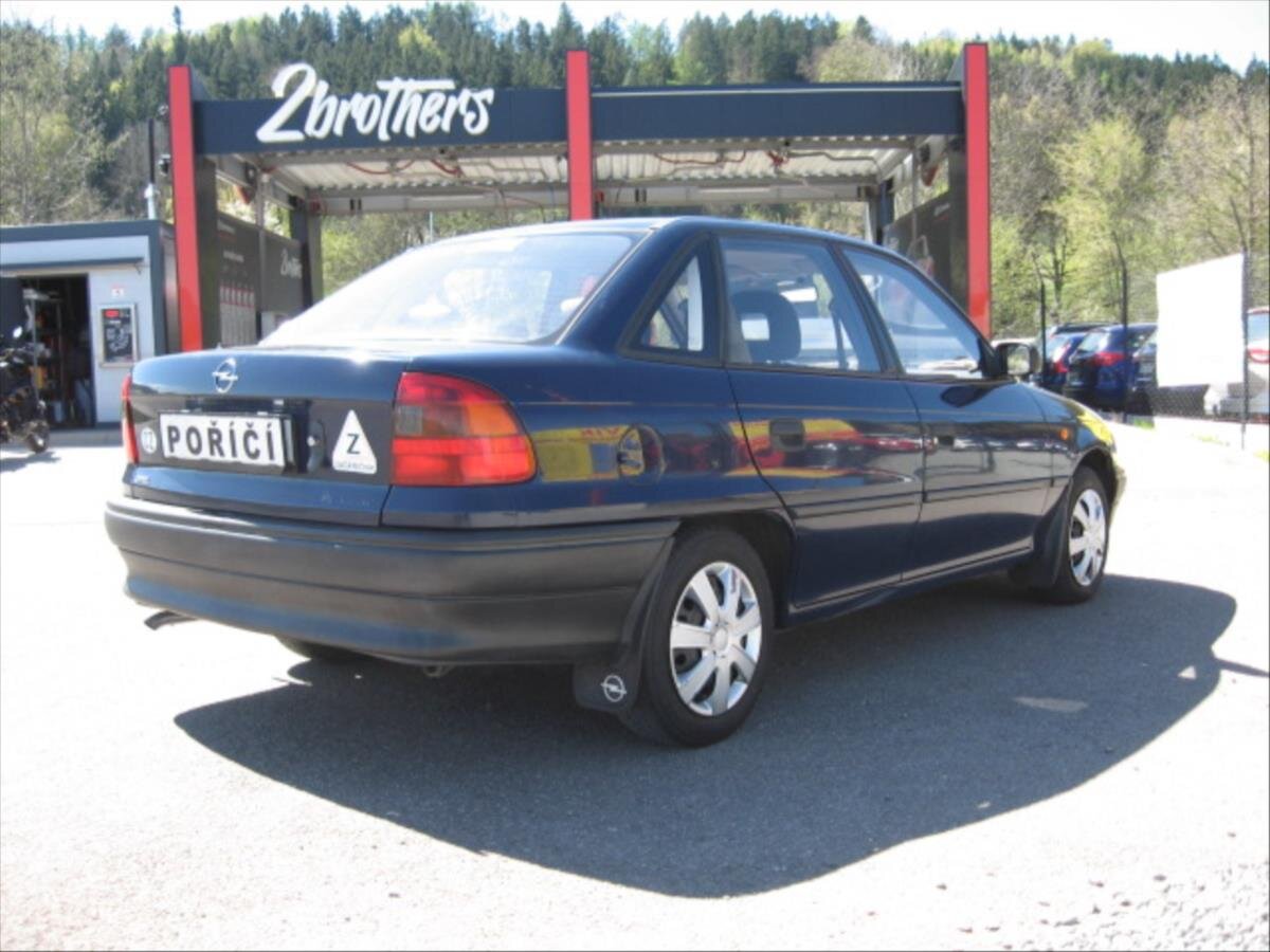 Opel Astra Sedan / Limuzína 1,4 l 44 kw