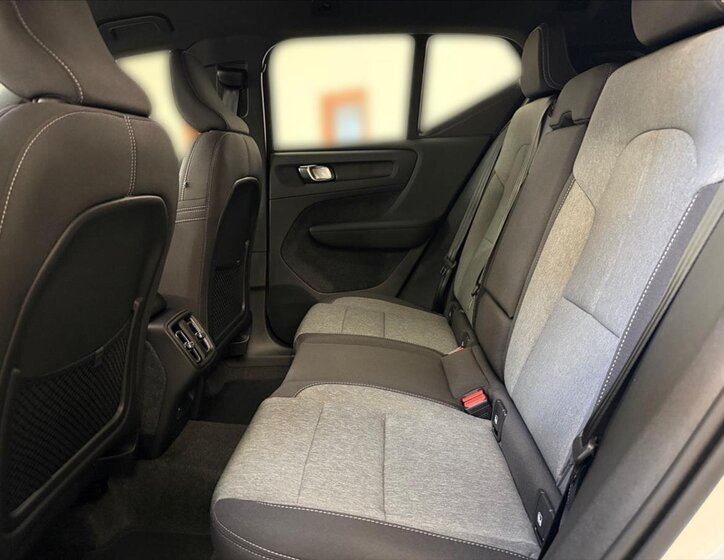 Volvo XC40 SUV / Terénní 2,0 l 120 kw