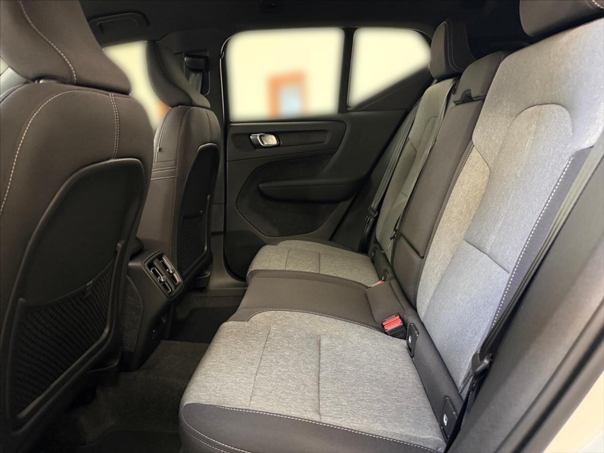 Volvo XC40 SUV / Terénní 2,0 l 120 kw