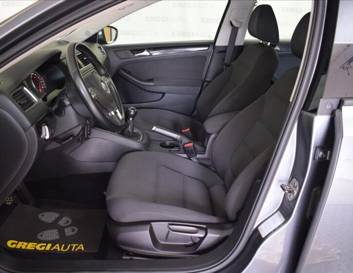 Volkswagen Jetta Sedan 1,2 l 77 kw