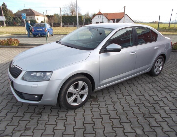 Škoda Octavia Sedan / Limuzína 1,6 l 77 kw