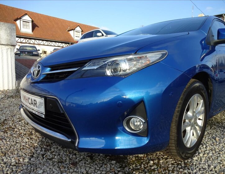 Toyota Auris 12