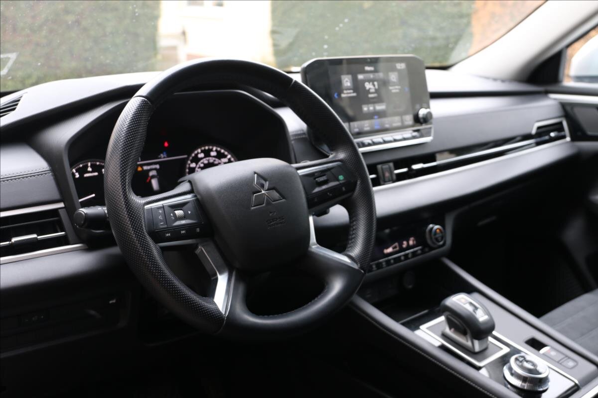 Mitsubishi Outlander SUV 2,4 l 162 kw