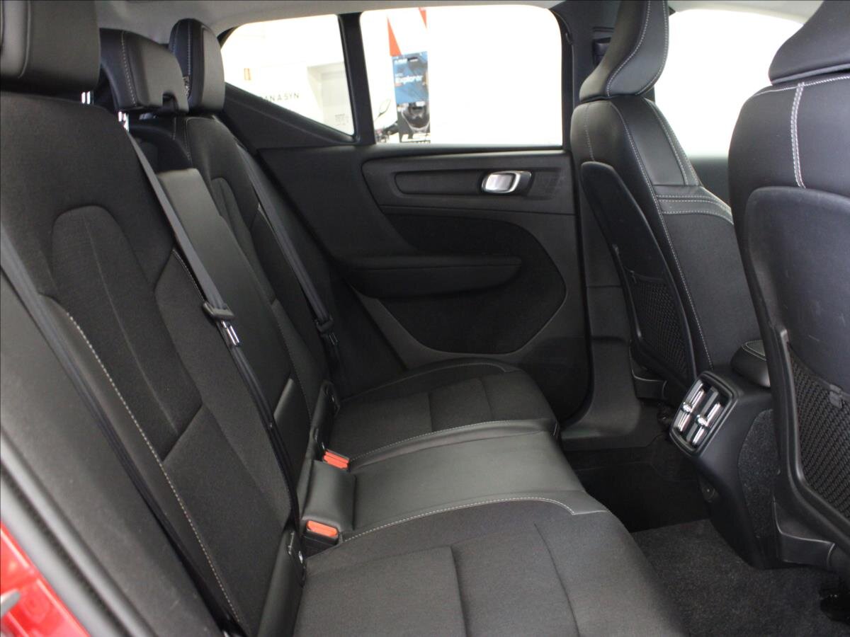 Volvo XC40 SUV / Terénní 2,0 l 182 kw
