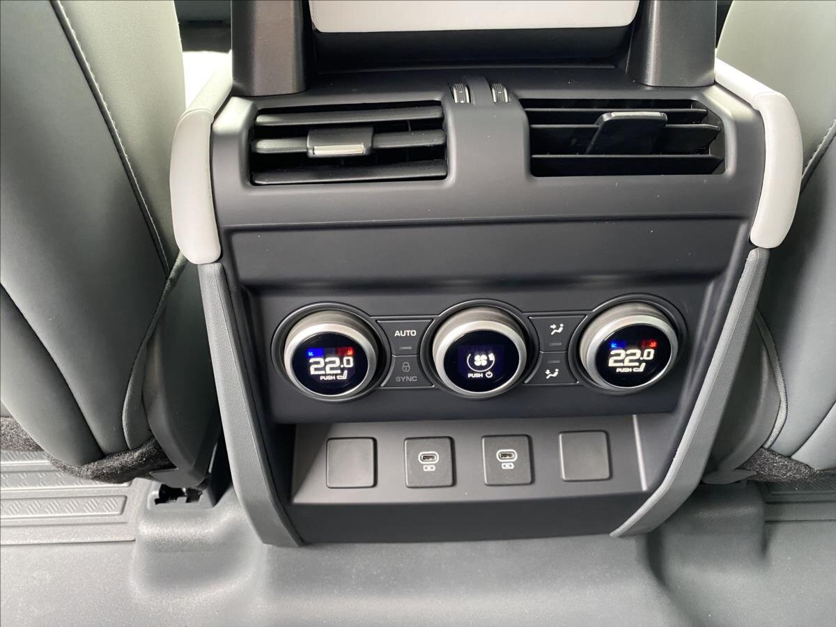 Land Rover Defender SUV 3,0 l 221 kw