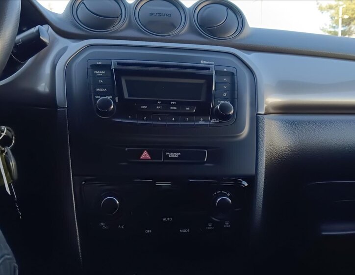 Suzuki Vitara SUV / Terénní 1,4 l 95 kw