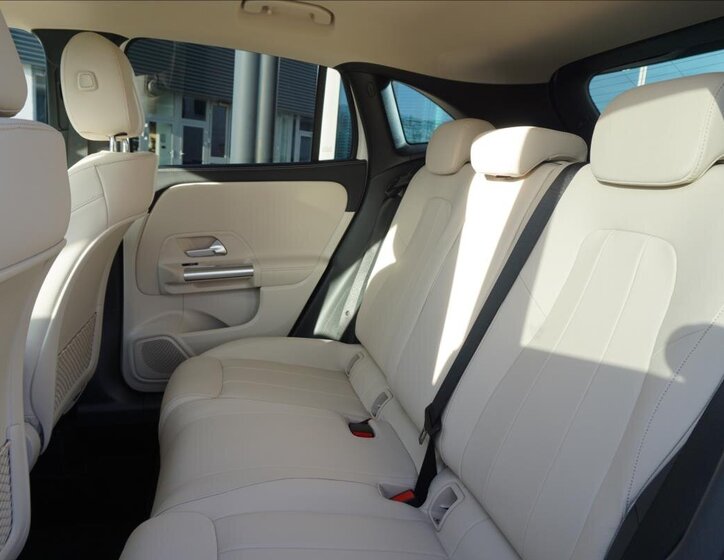 Mercedes-Benz GLA 10