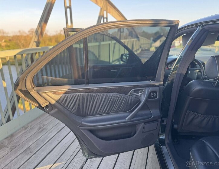 Mercedes-Benz Ostatní Sedan / Limuzína 0,0 145 kw