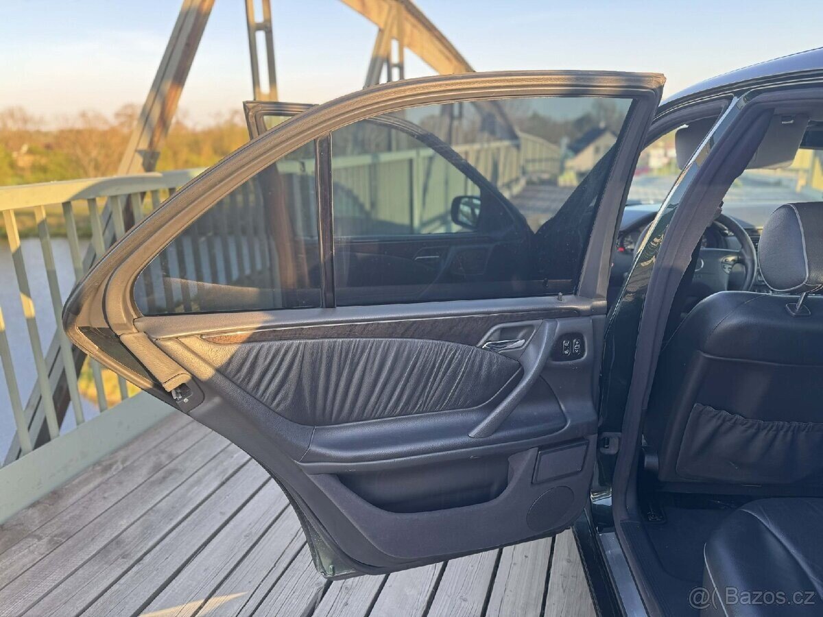 Mercedes-Benz Ostatní Sedan / Limuzína 0,0 145 kw