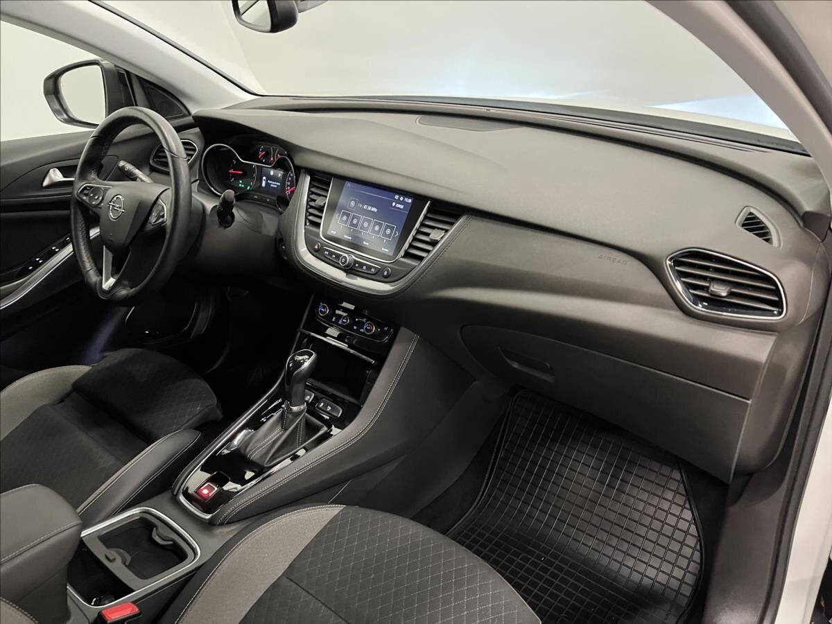 Opel Grandland X SUV 1,2 l 96 kw