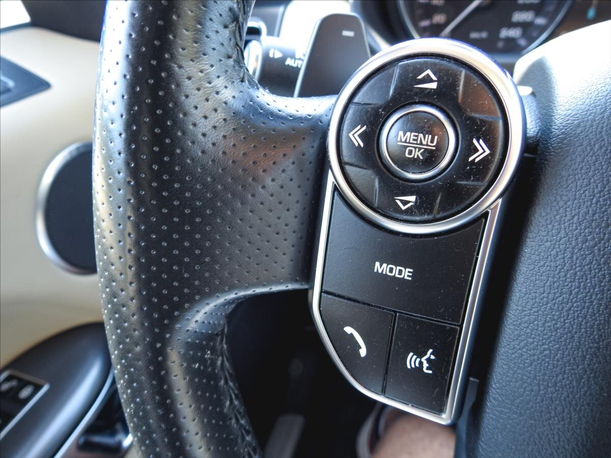Land Rover Range Rover Sport SUV 4,4 l 250 kw
