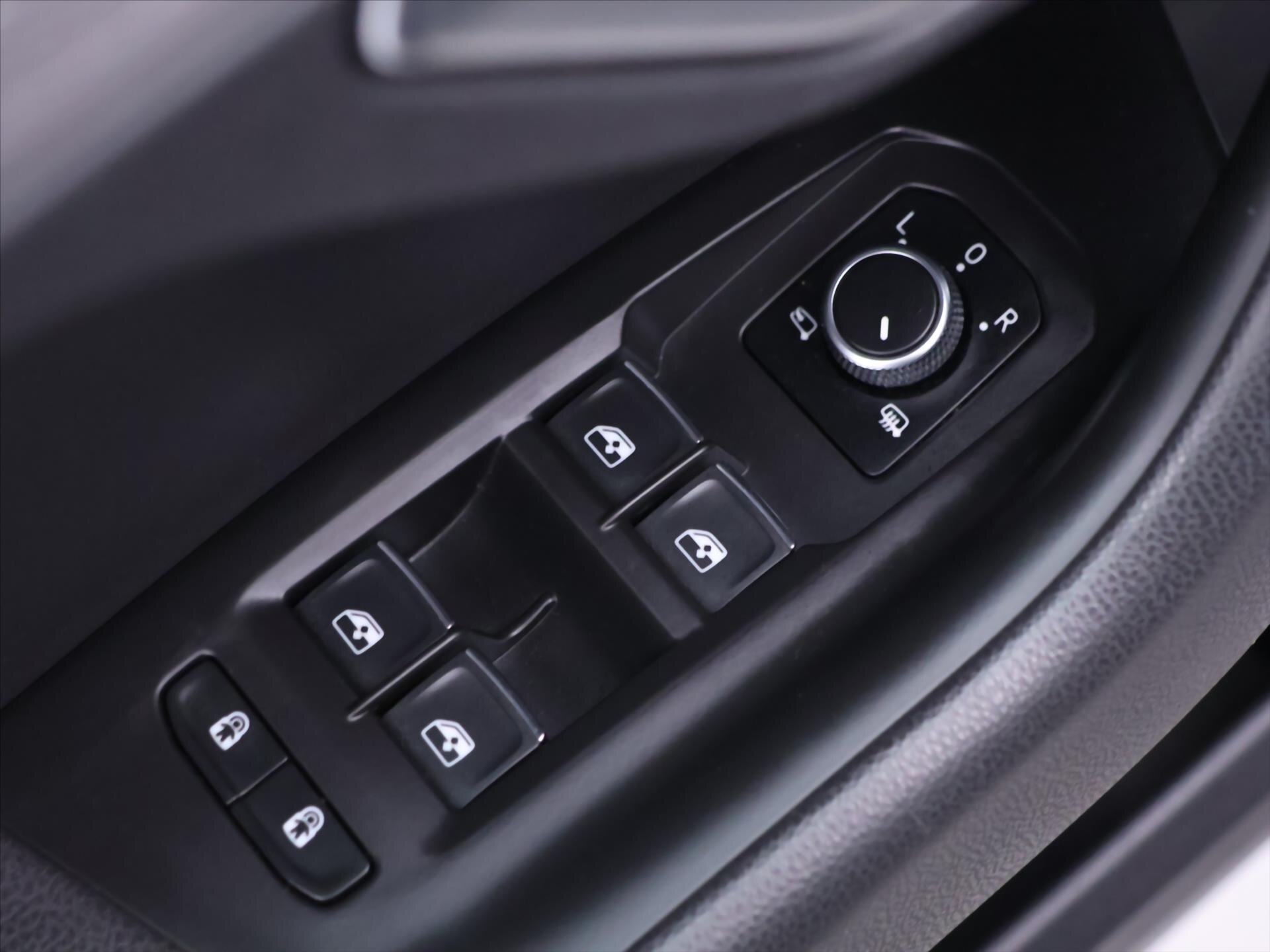 Volkswagen Touareg SUV / Terénní 3,0 l 170 kw