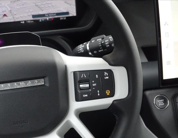 Land Rover Defender 14