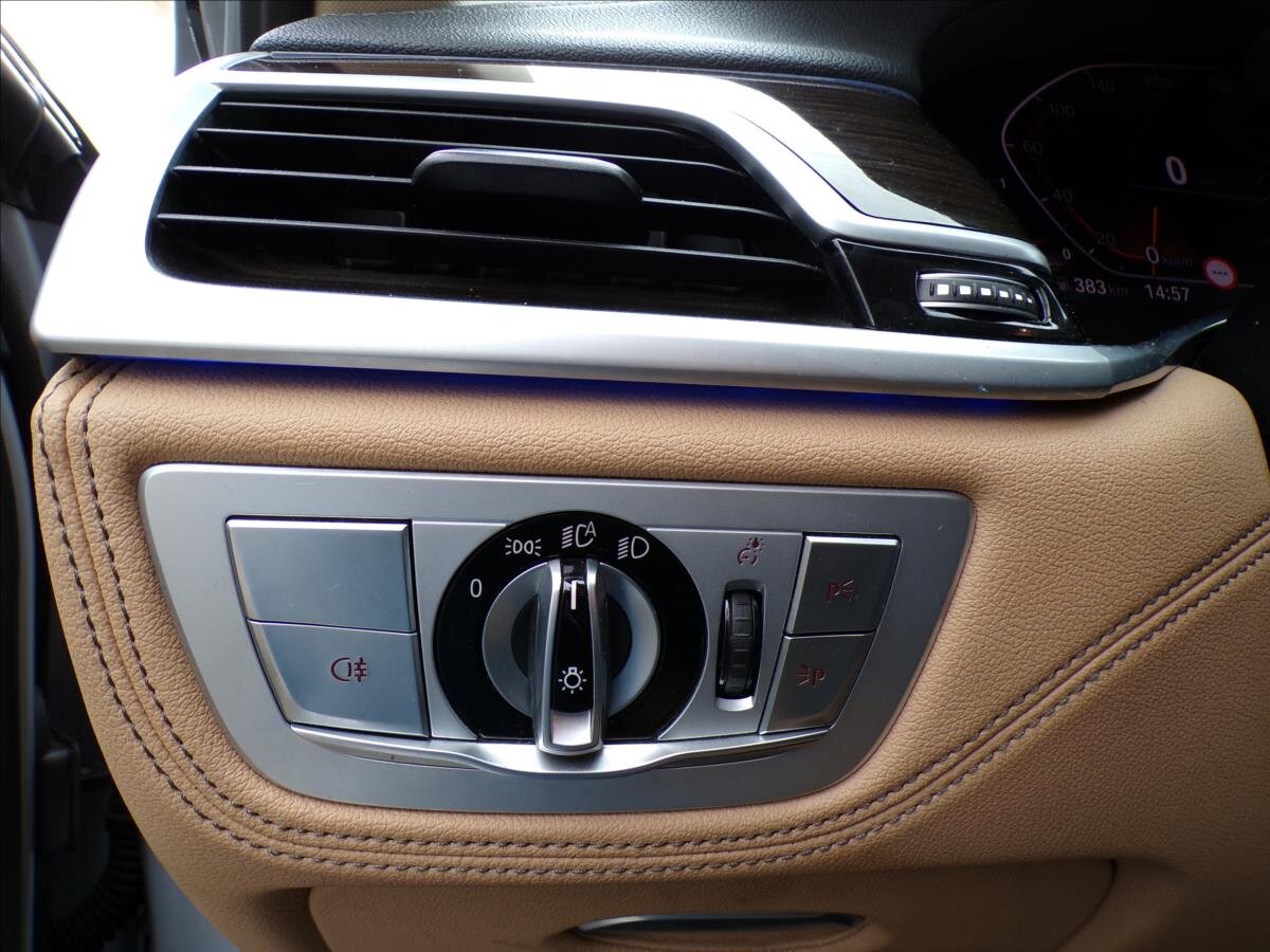 BMW Řada 7 Sedan / Limuzína 3,0 l 195 kw