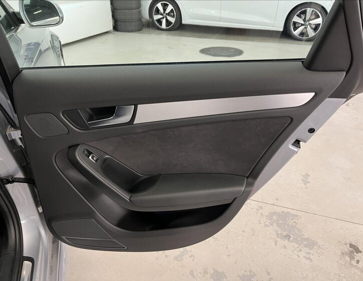 Audi A4 Kombi 2,0 l 140 kw