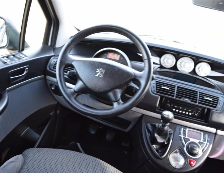 Peugeot 807 MPV 2,0 l 100 kw