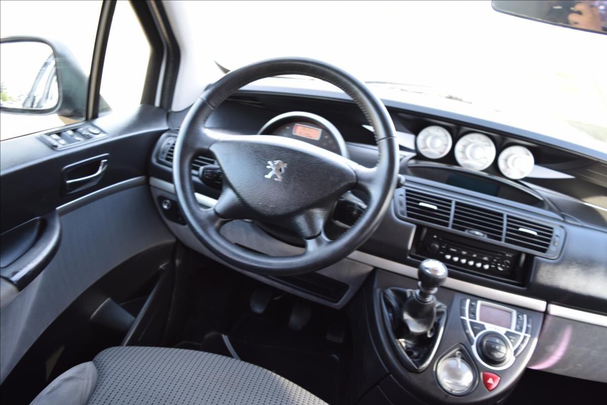 Peugeot 807 MPV 2,0 l 100 kw