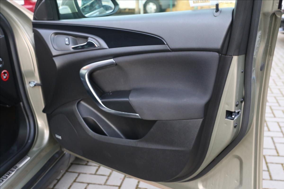 Opel Insignia Kombi 2,0 l 143 kw