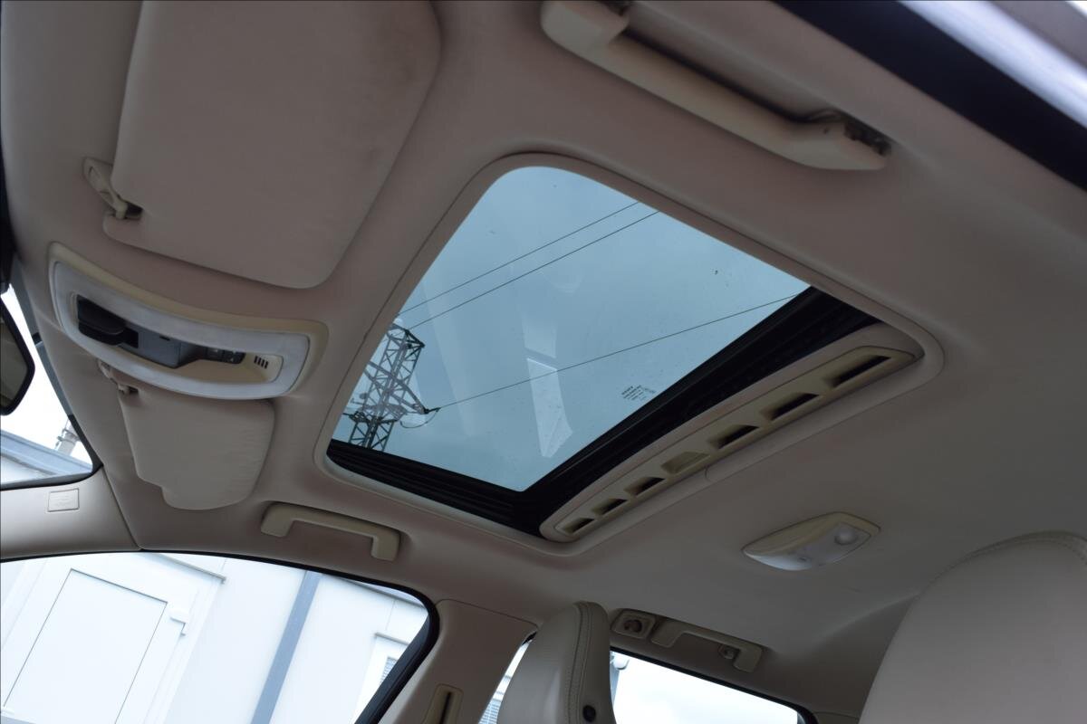 Volvo XC70 Kombi 2,4 l 120 kw