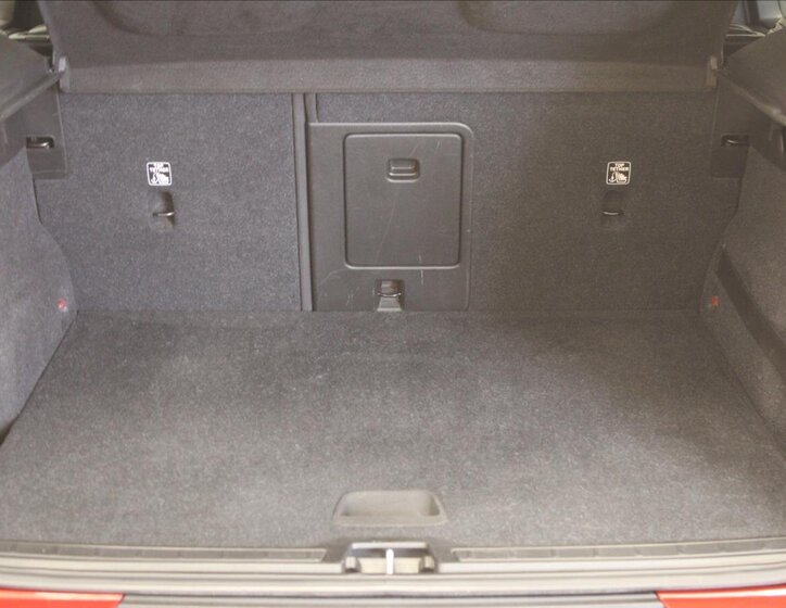 Volvo XC40 SUV / Terénní 2,0 l 182 kw