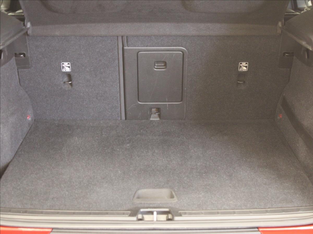 Volvo XC40 SUV / Terénní 2,0 l 182 kw