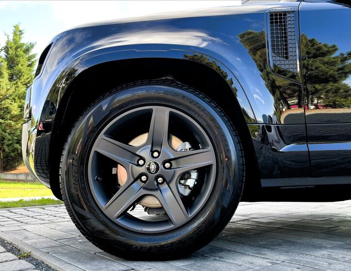 Land Rover Defender SUV 3,0 l 183 kw