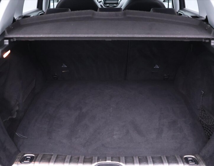 Peugeot 2008 SUV 1,2 l 81 kw