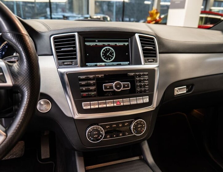 Mercedes-Benz GL SUV 4,7 l 320 kw