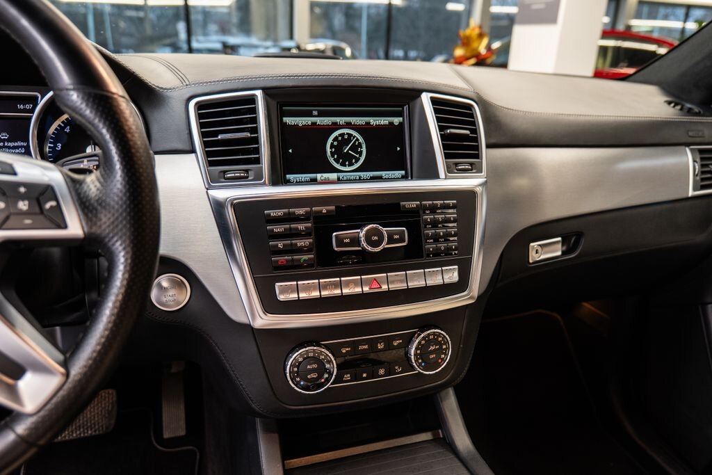 Mercedes-Benz GL SUV 4,7 l 320 kw