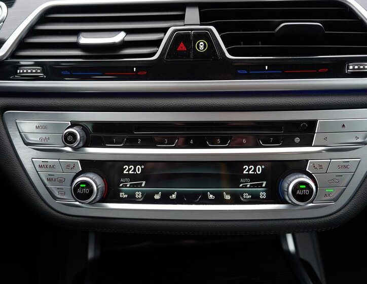 BMW Řada 7 Sedan 3,0 l 210 kw