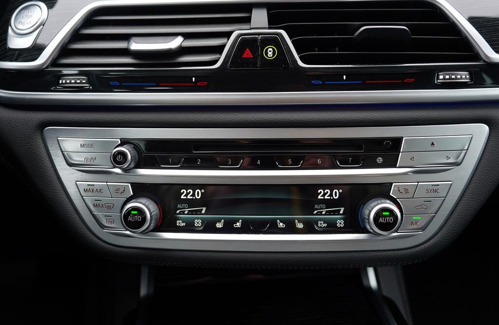 BMW Řada 7 Sedan 3,0 l 210 kw