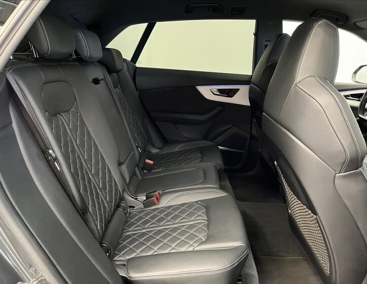 Audi Q8 24