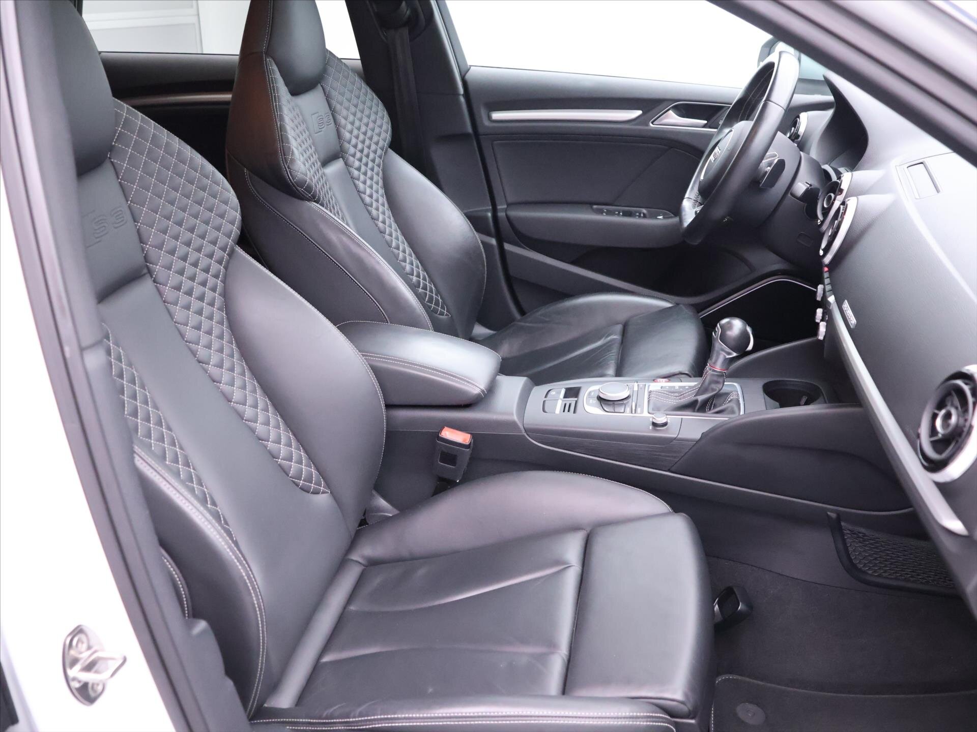 Audi S3 Hatchback 2,0 l 221 kw