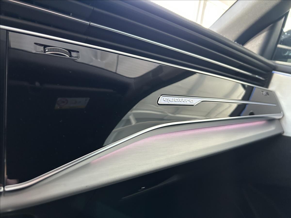 Audi Q8 SUV / Terénní 3,0 l 250 kw