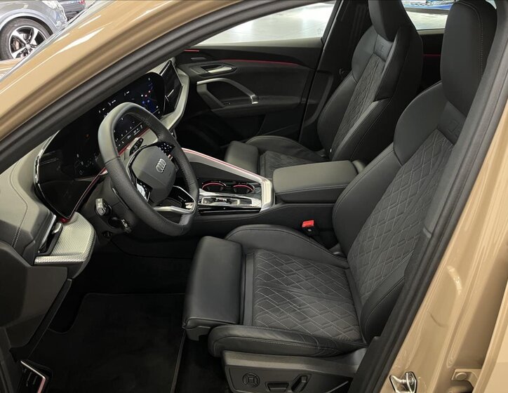 Audi Q5 SUV / Terénní 2,0 l 150 kw