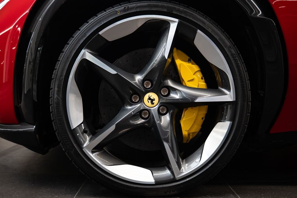 Ferrari Ostatní Hatchback 6,5 l 529 kw