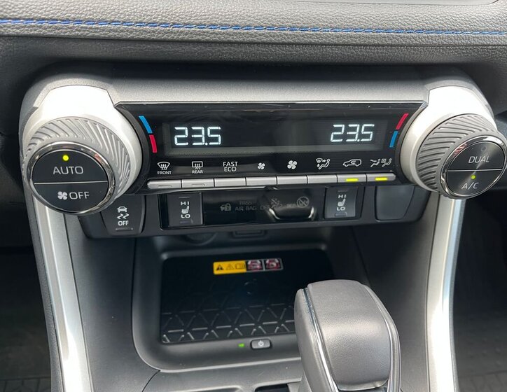 Toyota RAV4 SUV / Terénní 2,5 l 131 kw