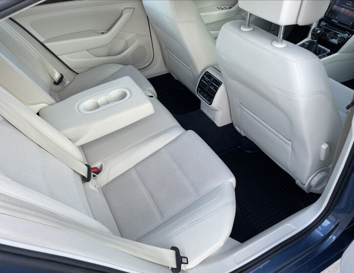 Volkswagen Passat Sedan 1,8 l 132 kw