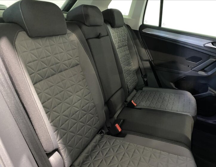 Volkswagen Tiguan 7