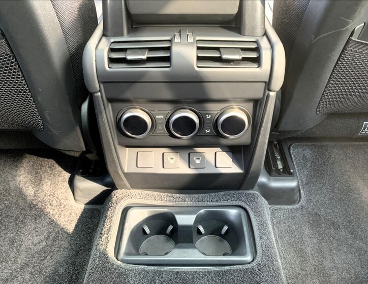 Land Rover Defender SUV 3,0 l 221 kw