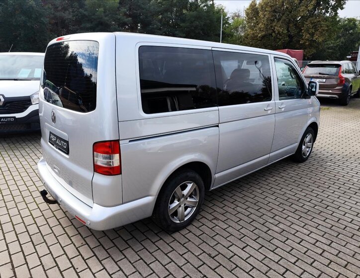 Volkswagen Caravelle 2