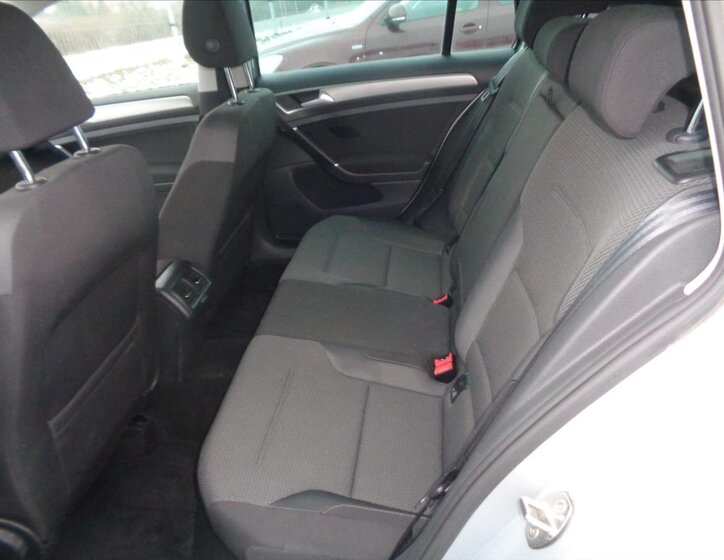 Volkswagen Golf Kombi 1,6 l 77 kw