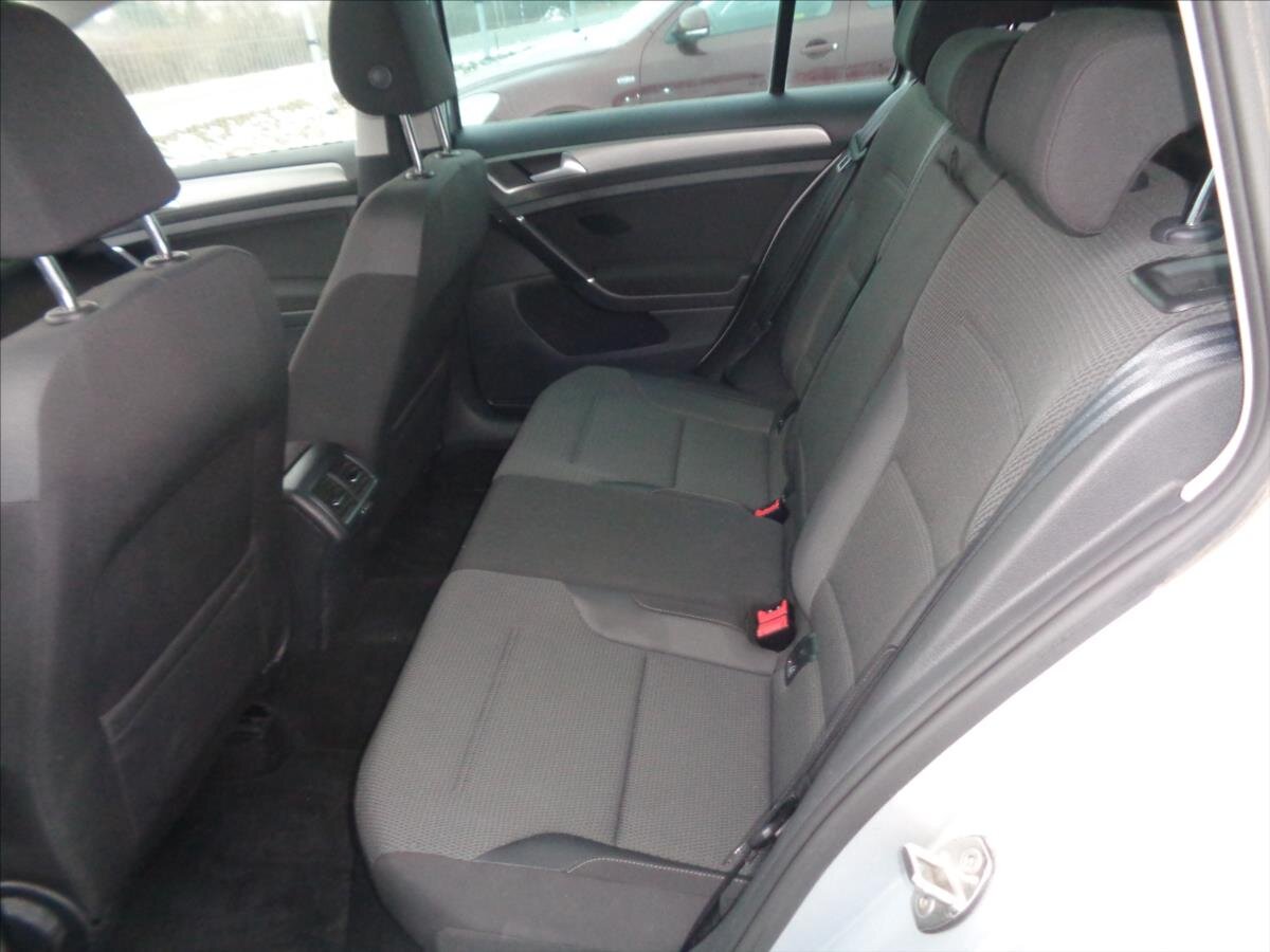 Volkswagen Golf Kombi 1,6 l 77 kw