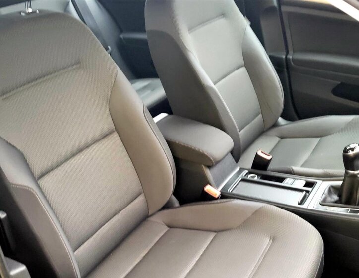 Volkswagen Golf Kombi 1,6 l 81 kw