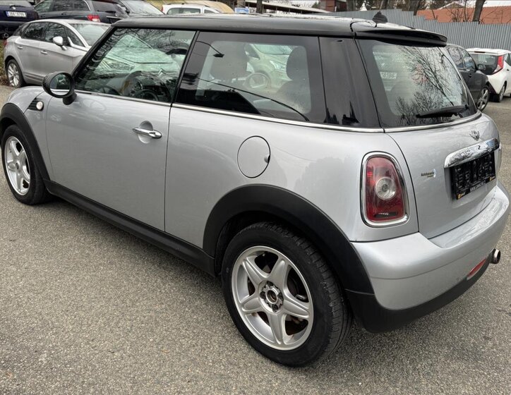 Mini Cooper Hatchback 1,6 l 88 kw