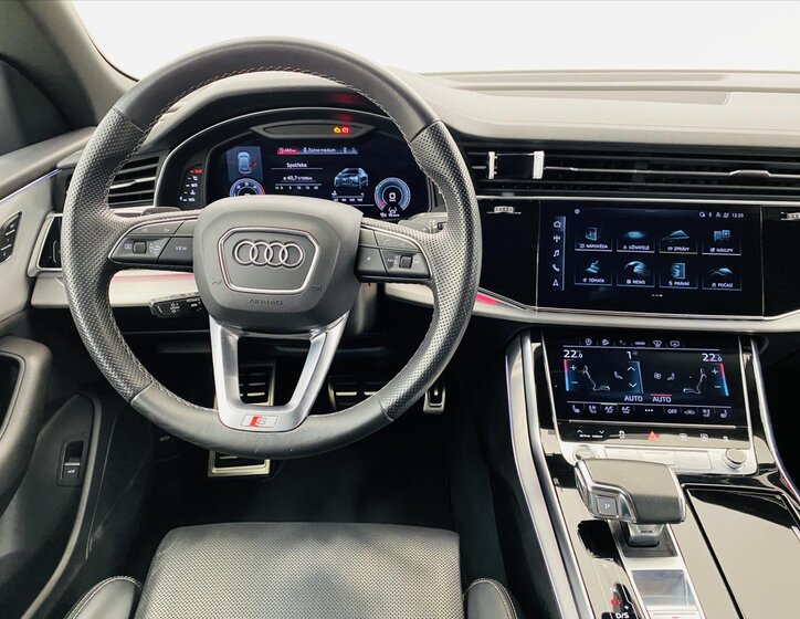 Audi Q8 SUV / Terénní 3,0 l 210 kw