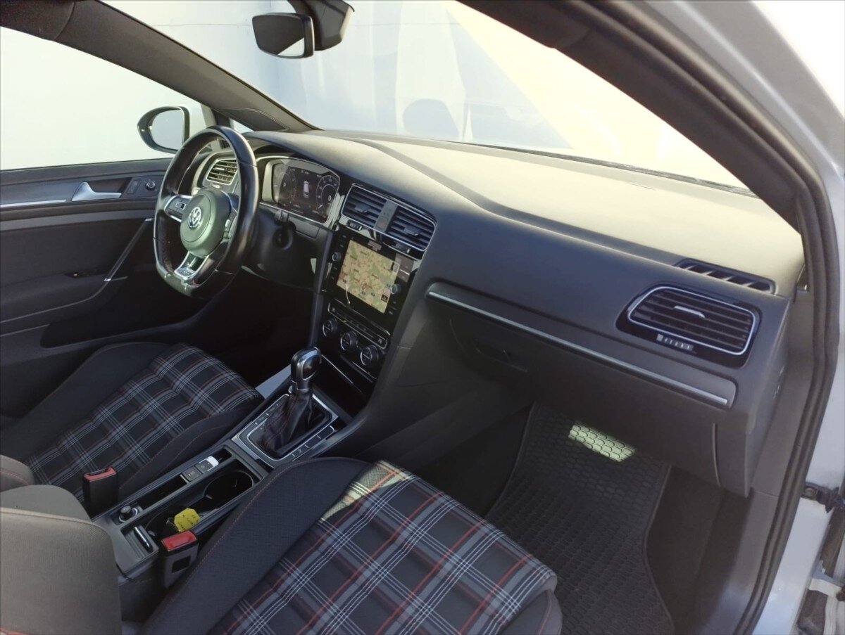 Volkswagen Golf Hatchback 2,0 l 180 kw