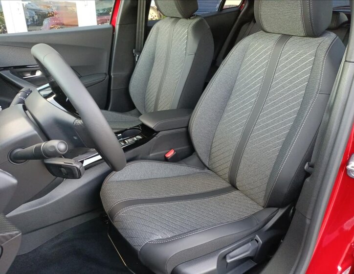 Peugeot 2008 SUV / Terénní 1,2 l 74 kw