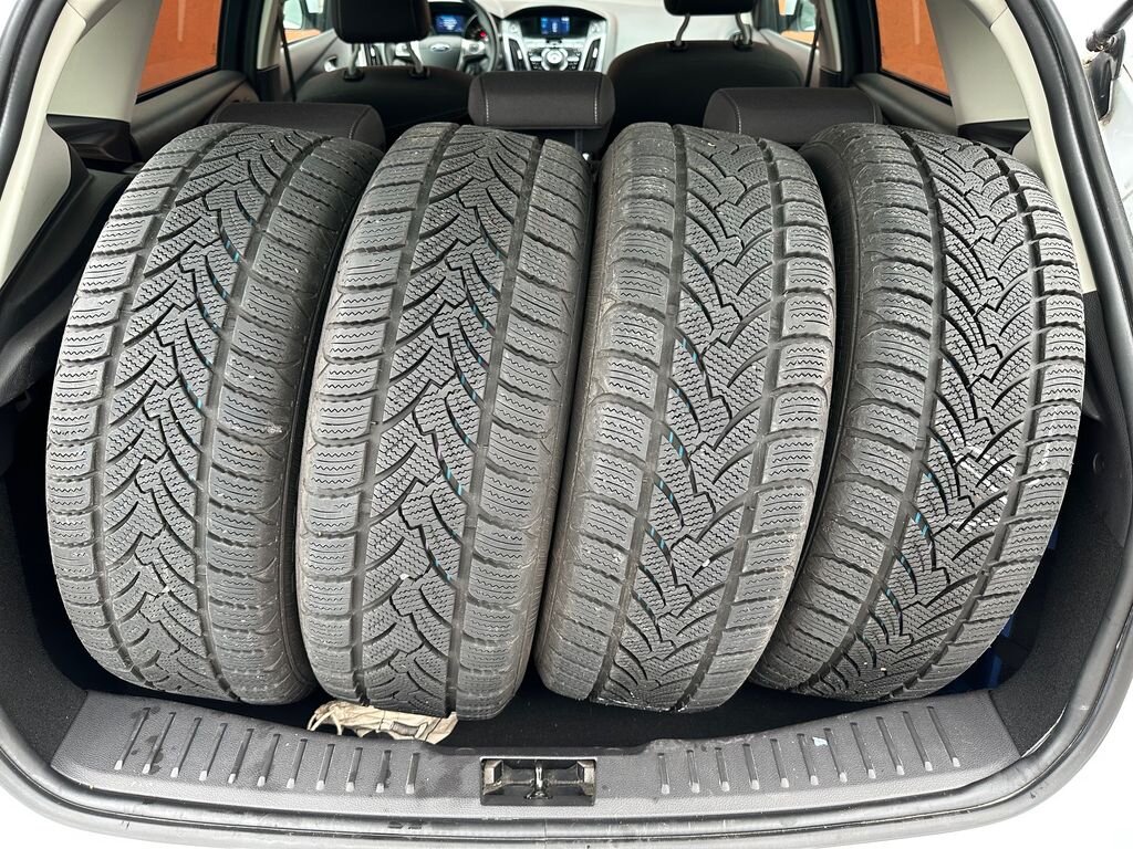 Ford Focus Hatchback 998,0 92 kw